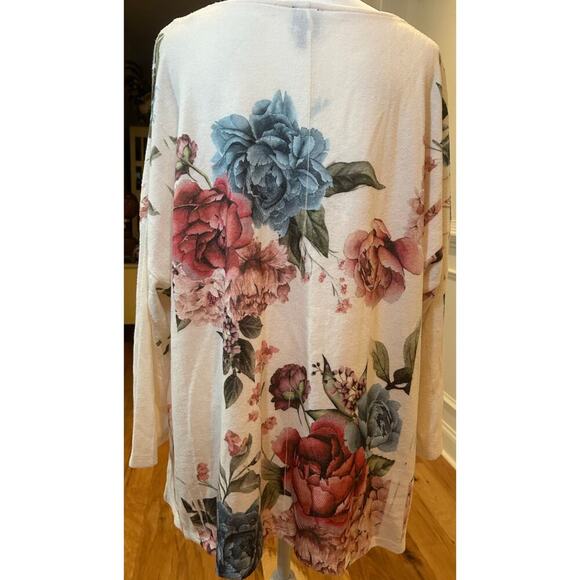 California Style Floral Print Long Sleeve Top - Plus 2X - Picture 5 of 7